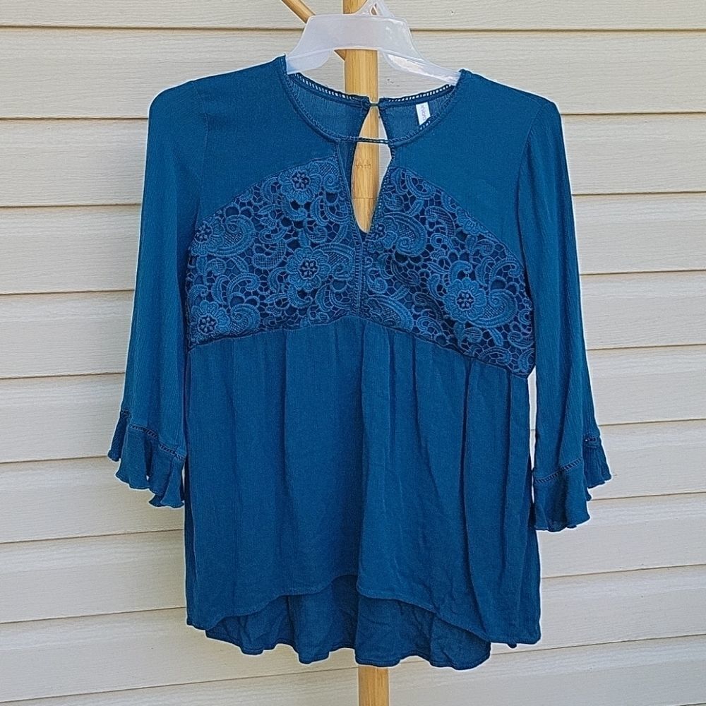 Xhilaration lace front top size XL